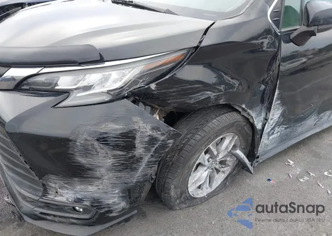 2021 Toyota Sienna Le z USA, uszkodzony, nr VIN 5TDKRKEC3MS047135